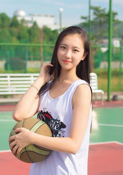 运动界亮点：女足比赛中的激烈对抗！，女足比赛精彩片段